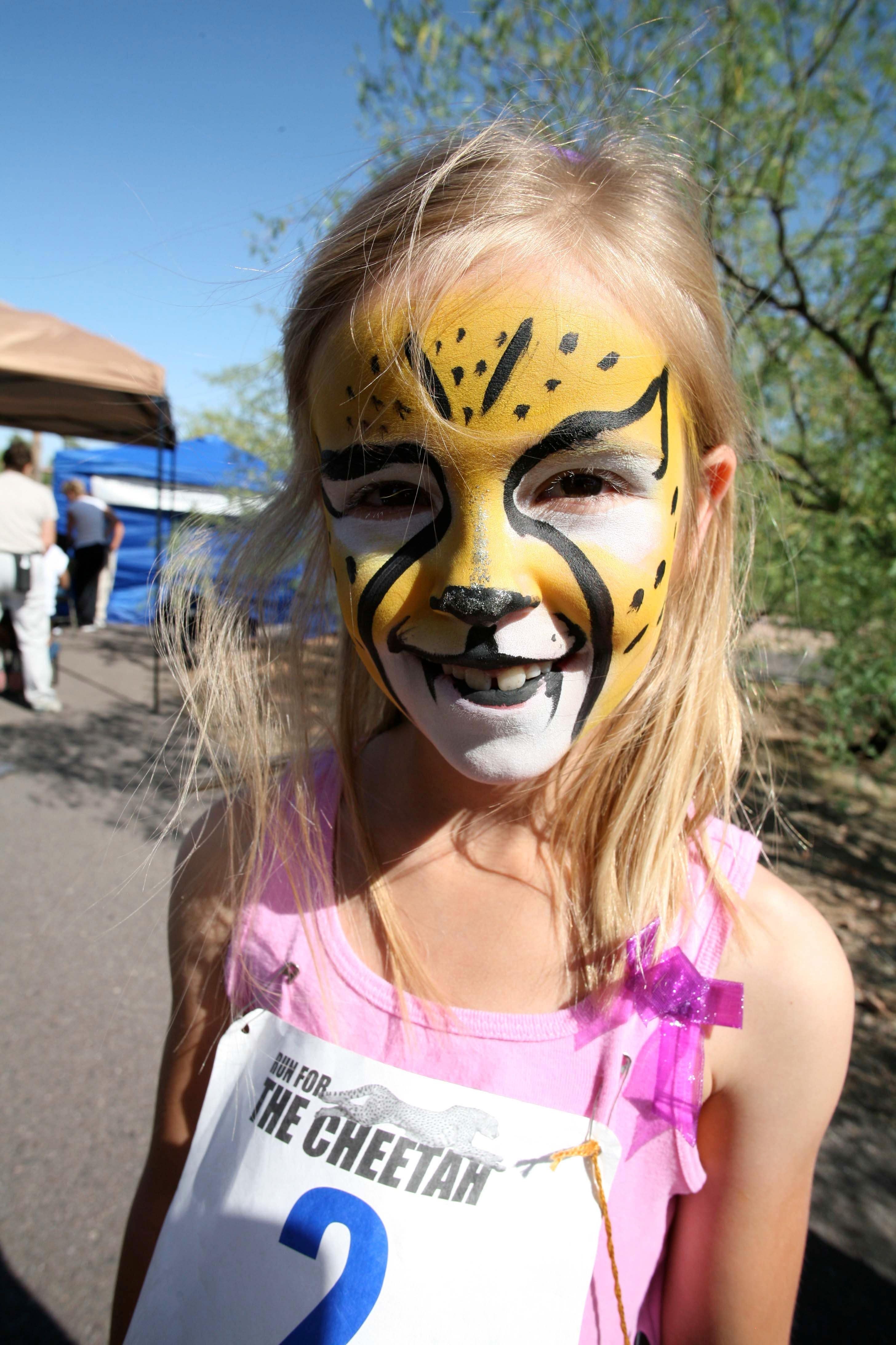 Paint a beautiful cheetah face and be a cheetah! Kid activity for parties, races and errand running.